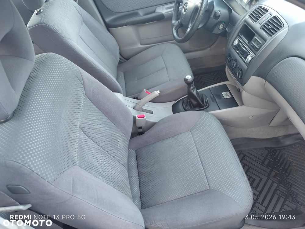 Mazda 323F - 17