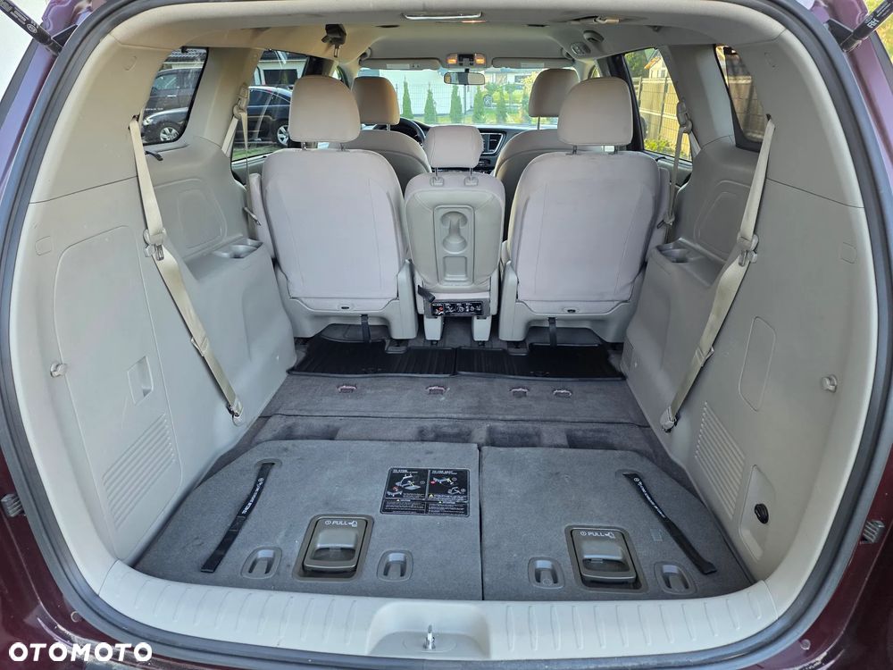 Kia Sedona - 13