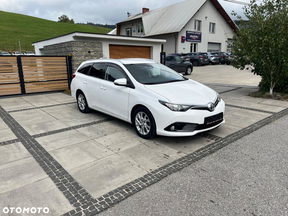 Toyota Auris 2016 photo 3