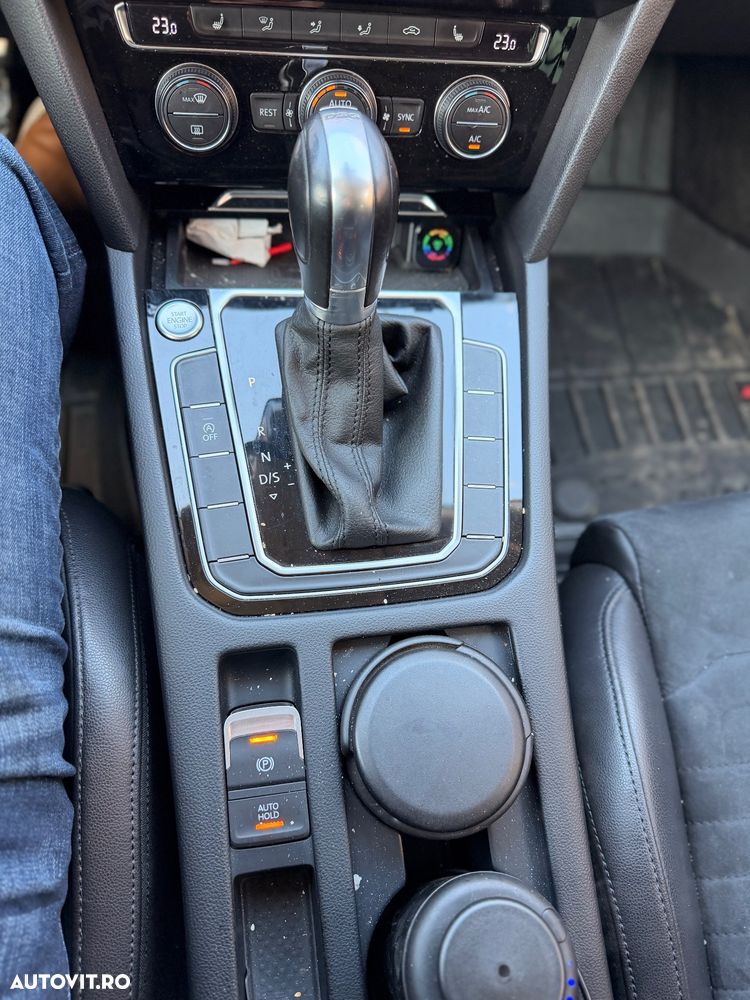 Volkswagen Passat 2.0 TDI DSG Comfortline - 11