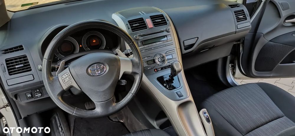 Toyota Auris 1.6 Dynamic MS - 11