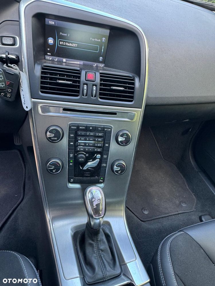 Volvo XC 60 T5 Powershift Momentum - 17
