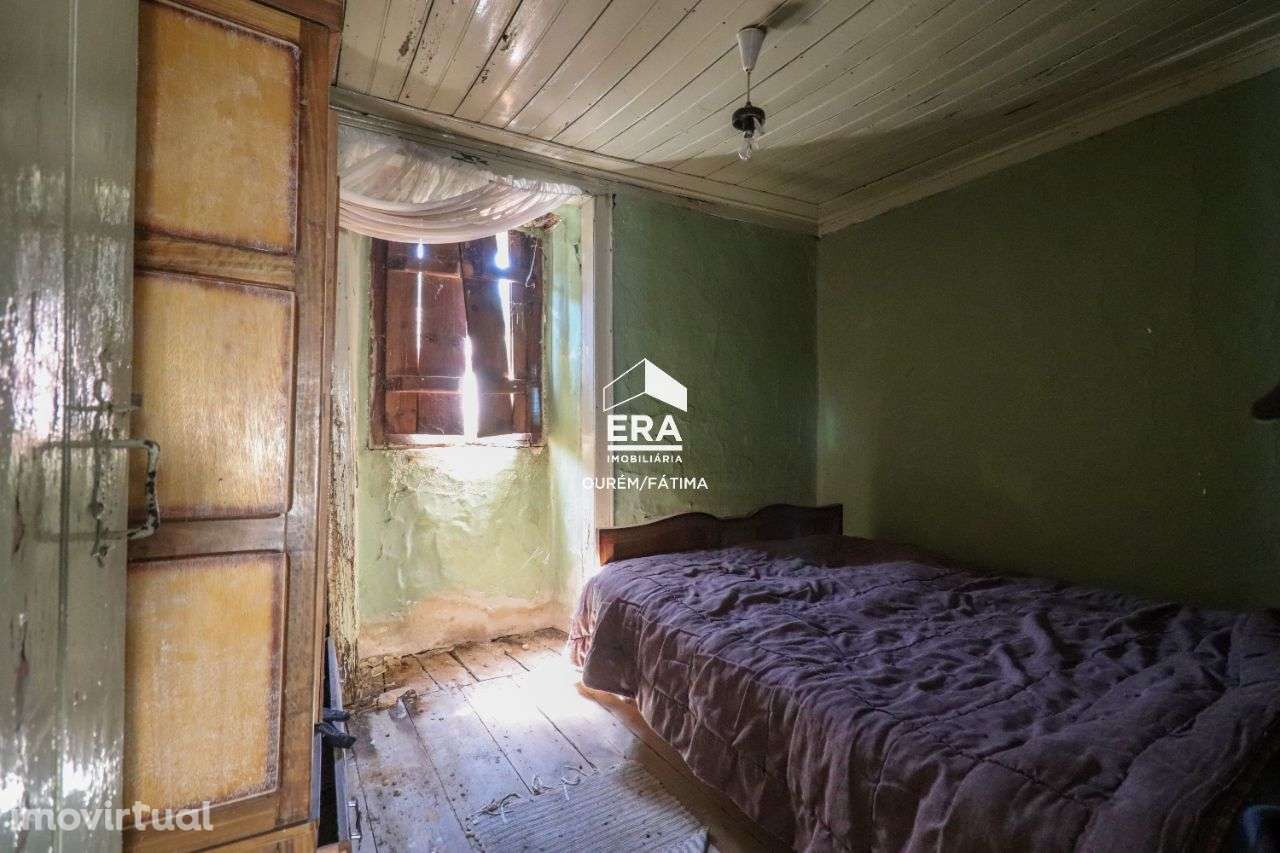 Moradia T2 localizada no Alqueidão da Serra - Grande imagem: 5/26