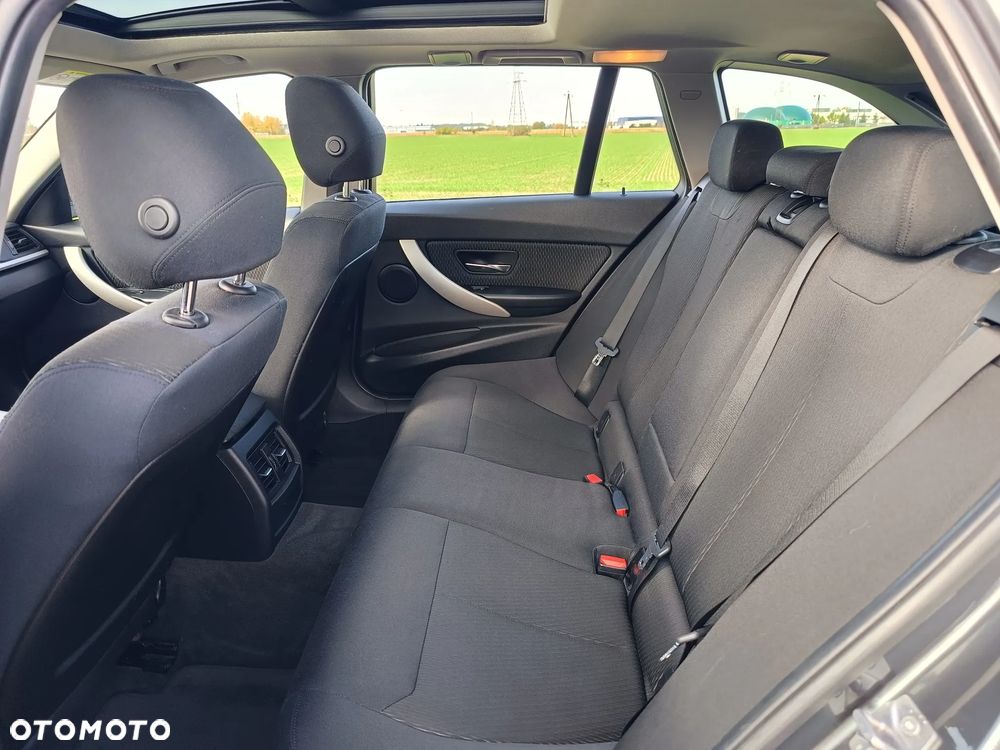 BMW Seria 3 320d - 12