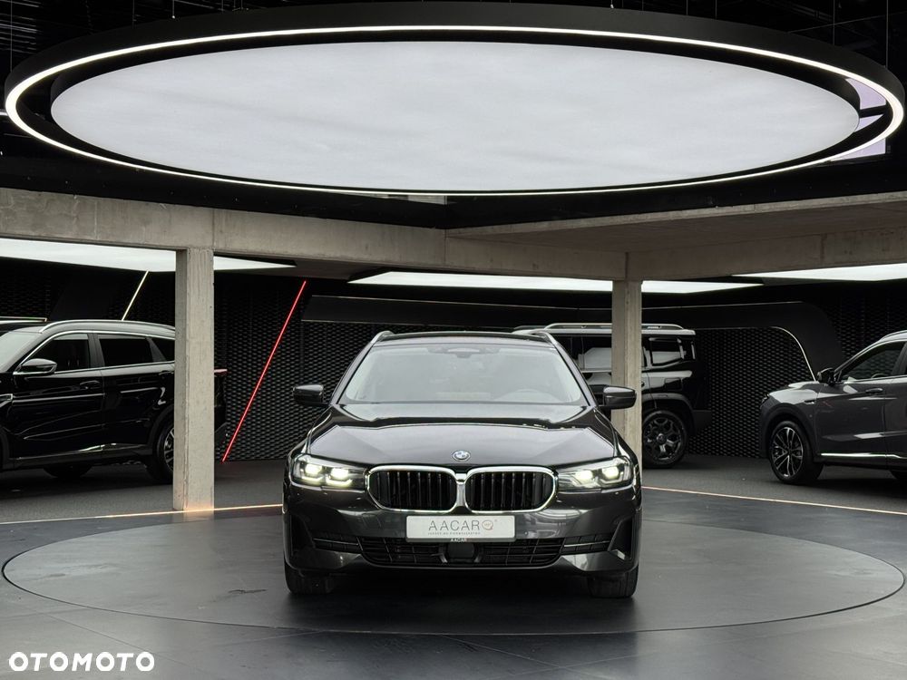 BMW Seria 5 520i mHEV - 9