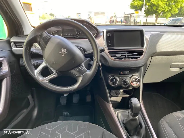 Peugeot 2008 1.2 PureTech Style - 9