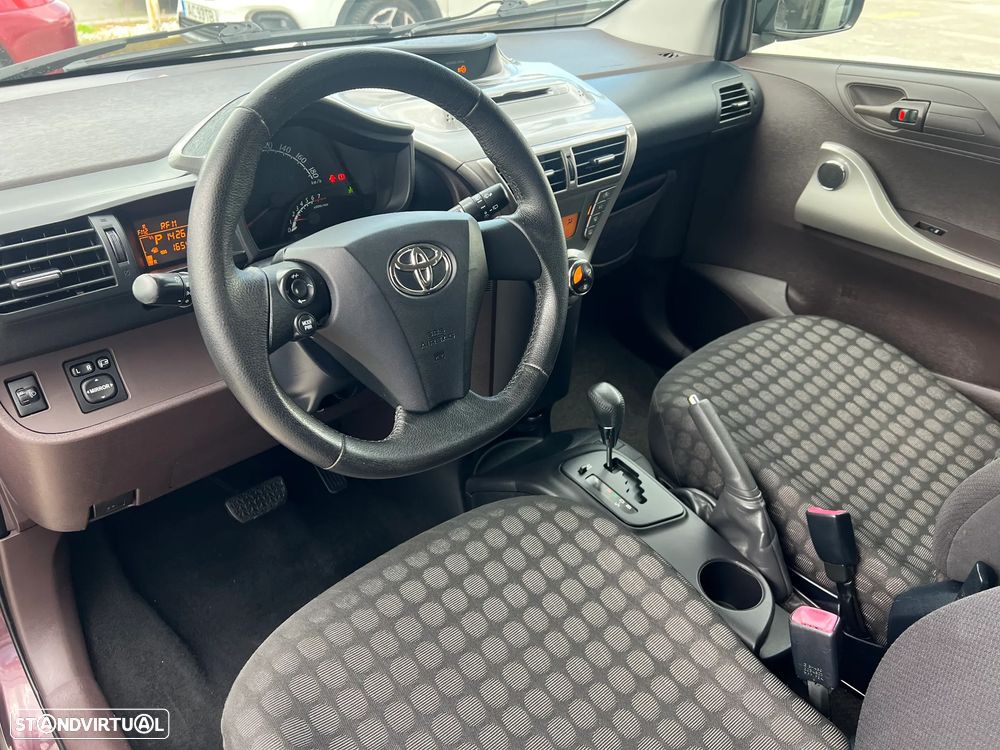 Toyota iQ 1.0 VVT-i 2 MultiDrive EP - 11