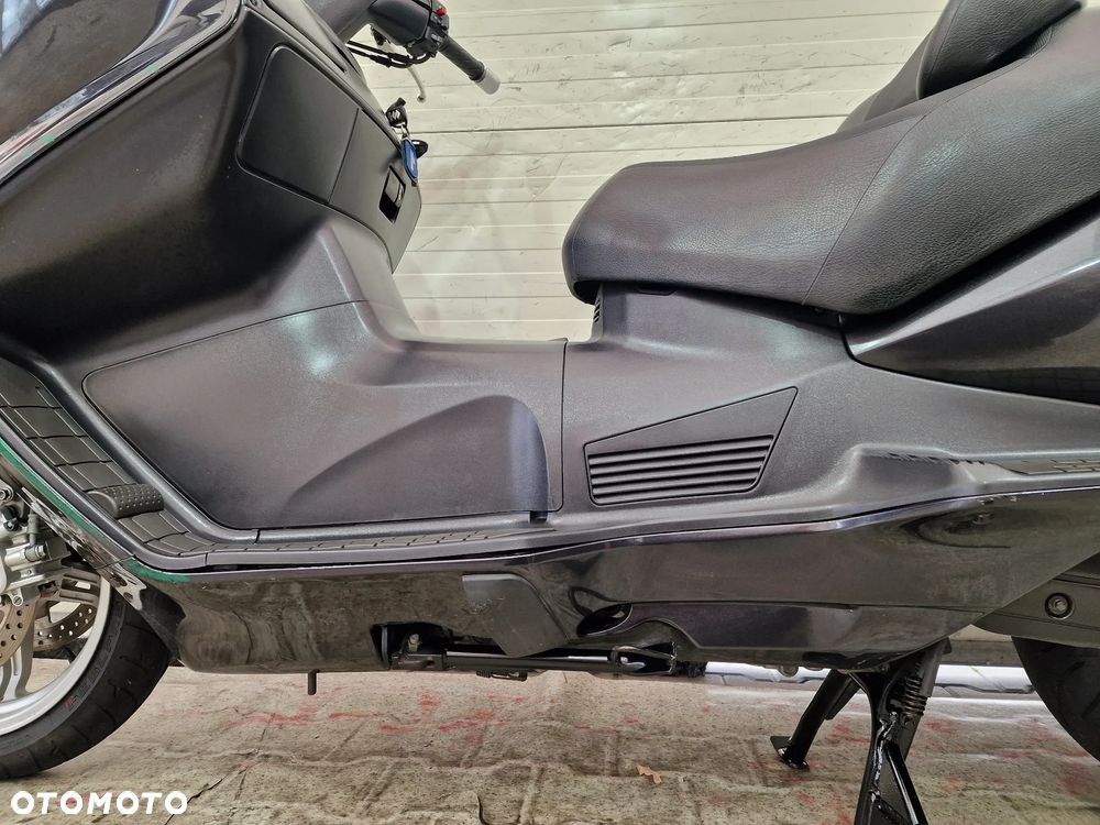 Suzuki Burgman - 13