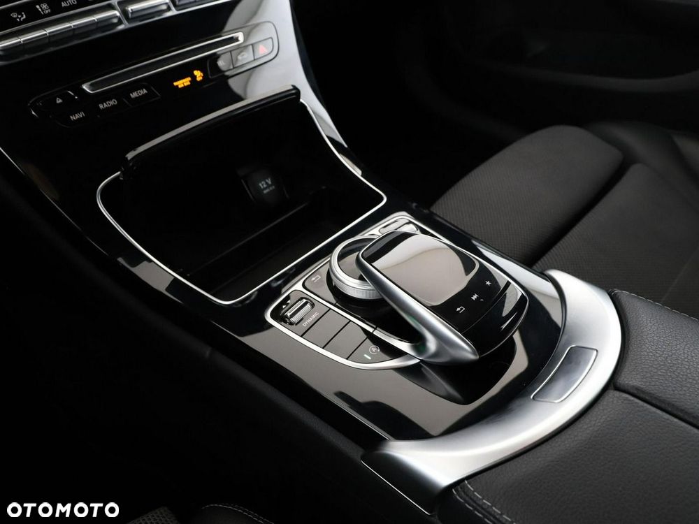 Mercedes-Benz Klasa C 200 4Matic 9G-TRONIC Avantgarde - 29