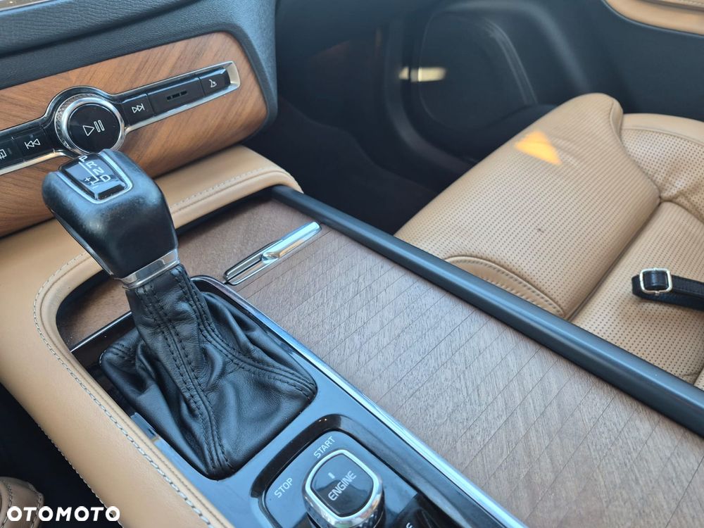 Volvo XC 90 D5 AWD Momentum - 10