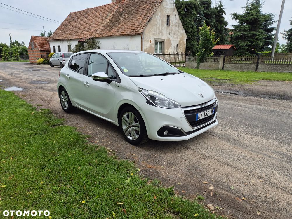 Peugeot 208 - 17