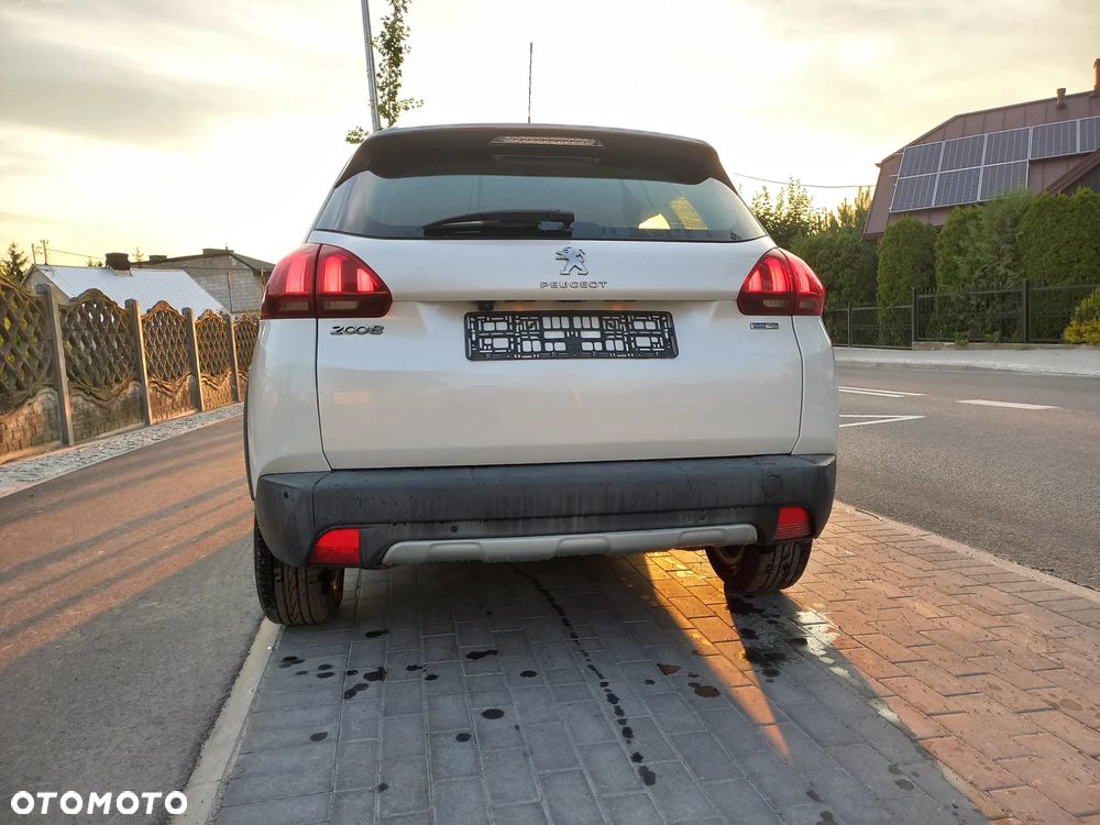 Peugeot 2008 1.2 Pure Tech Allure S&S EAT6 - 12