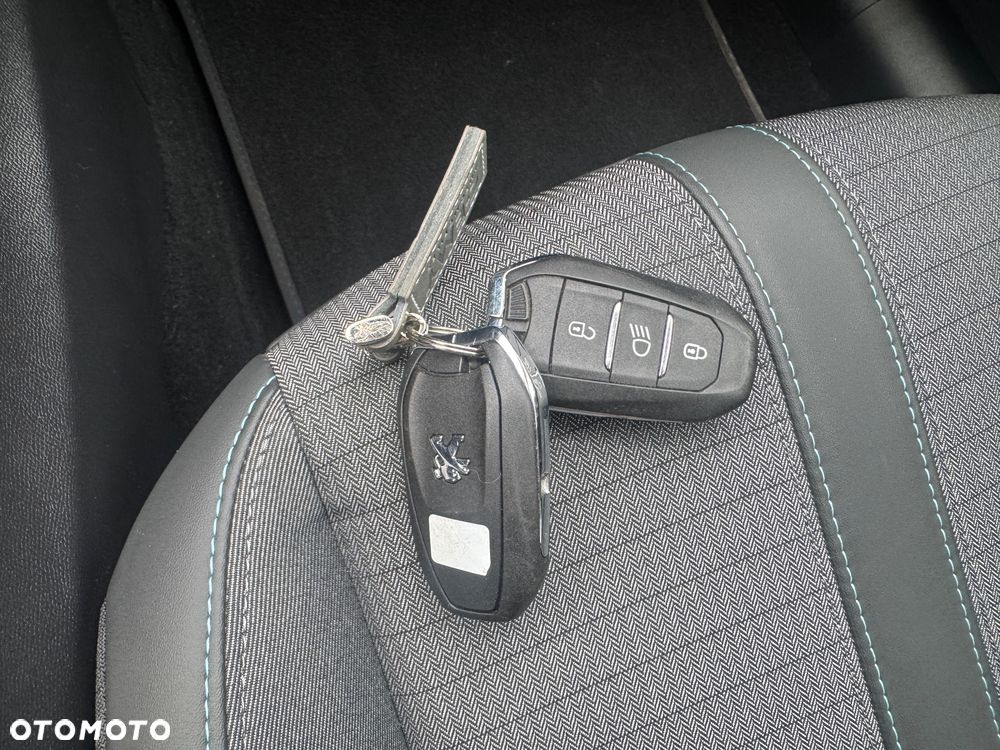 Peugeot 208 PureTech 100 Allure Pack - 23