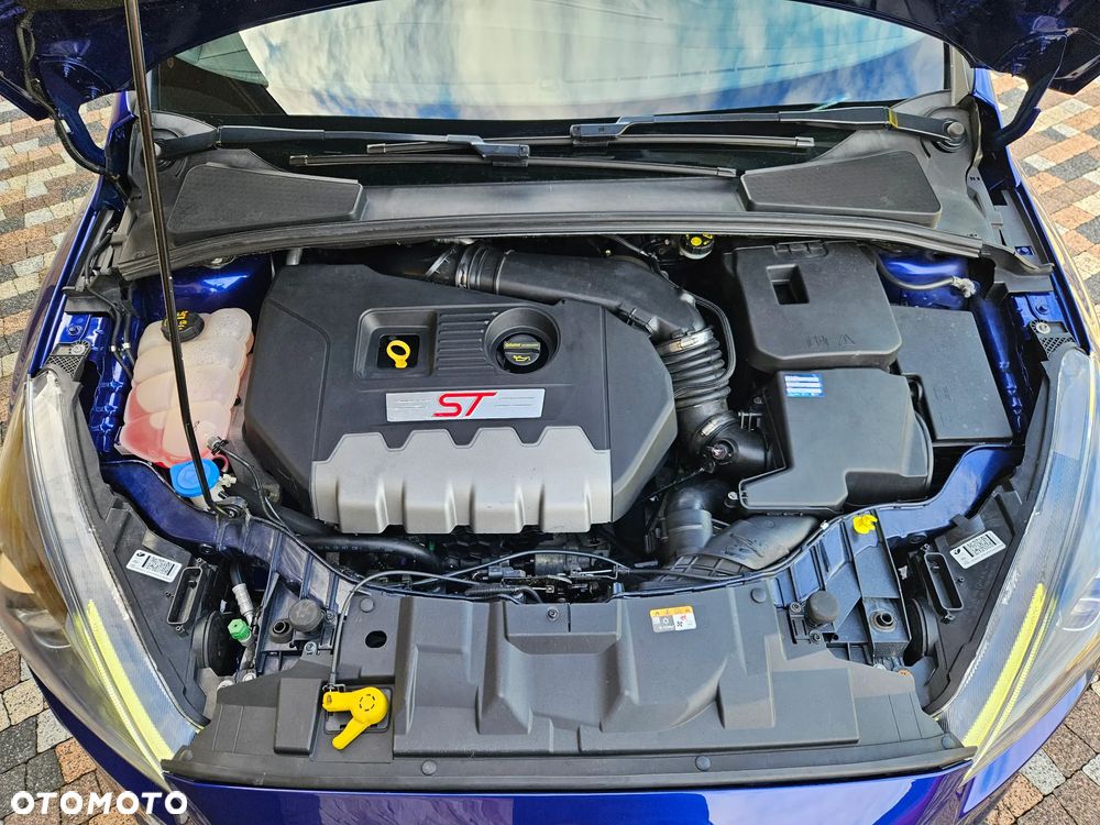 Ford Focus Turnier 2.0 EcoBoost ST mit Leder-Exclusiv-Paket - 19