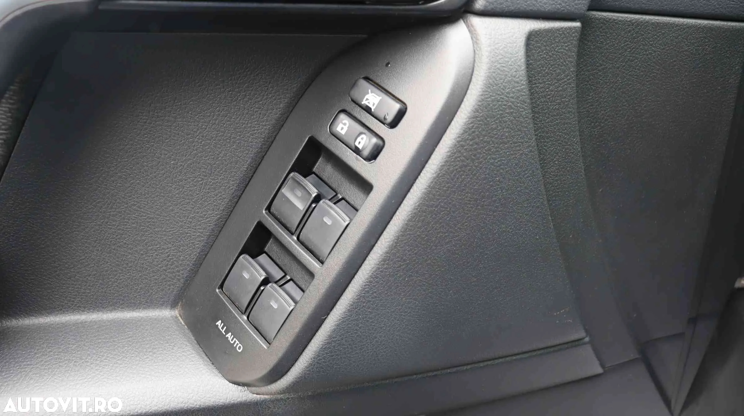 Toyota Land Cruiser - 10