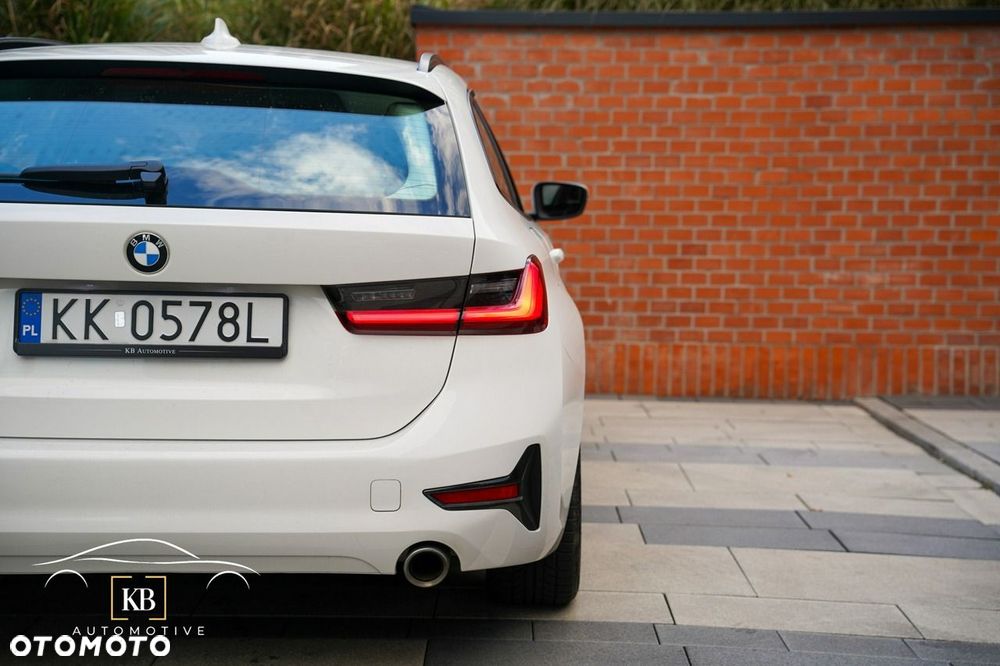 BMW Seria 3 318i - 31
