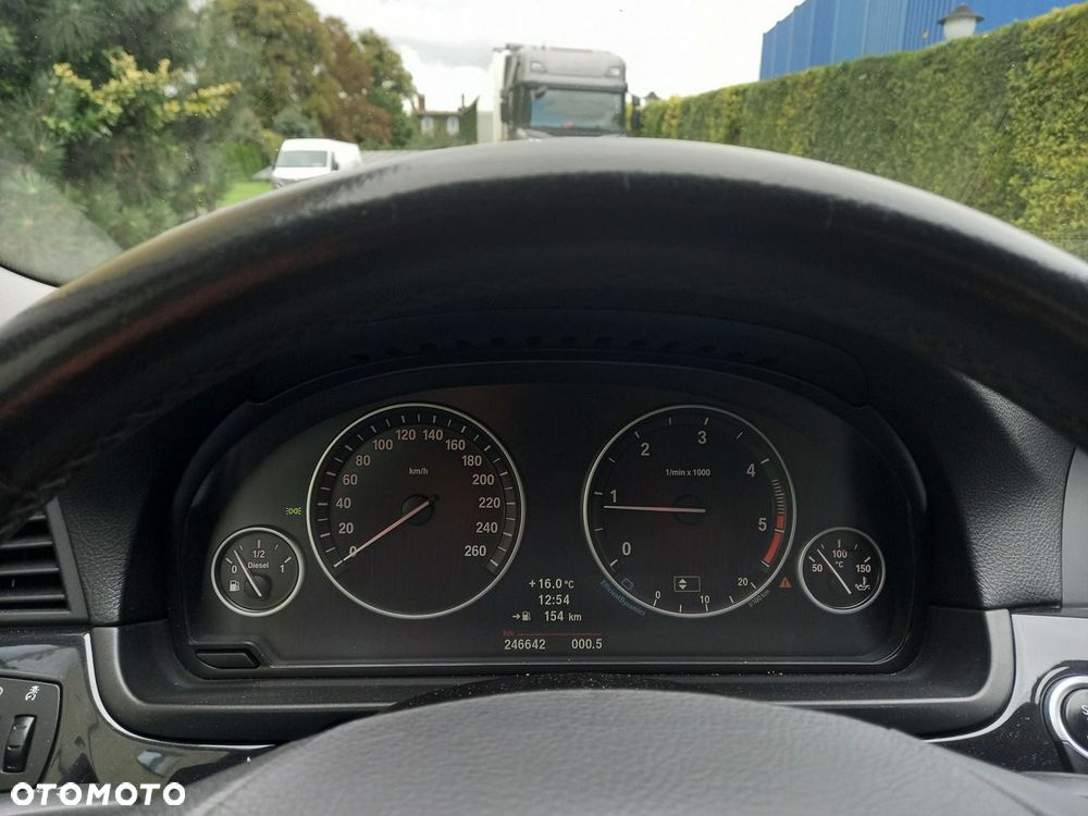 BMW Seria 5 520d Special Edition - 29