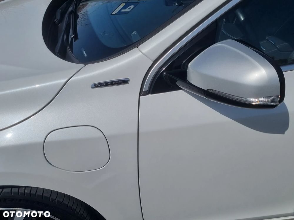 Volvo V60 D6 AWD Plug-in Hybrid R-Design Summum - 16