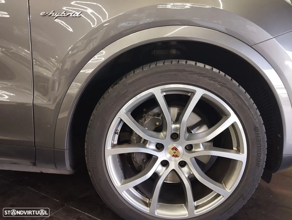 Porsche Cayenne Coupé E-Hybrid - 10