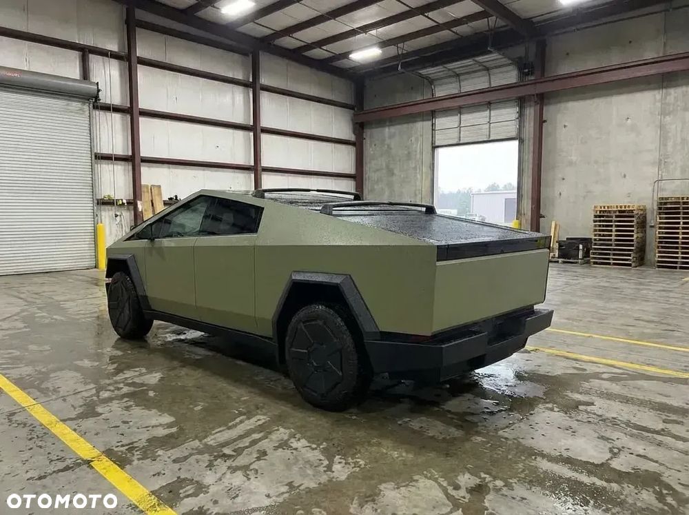 Tesla Cybertruck - 2
