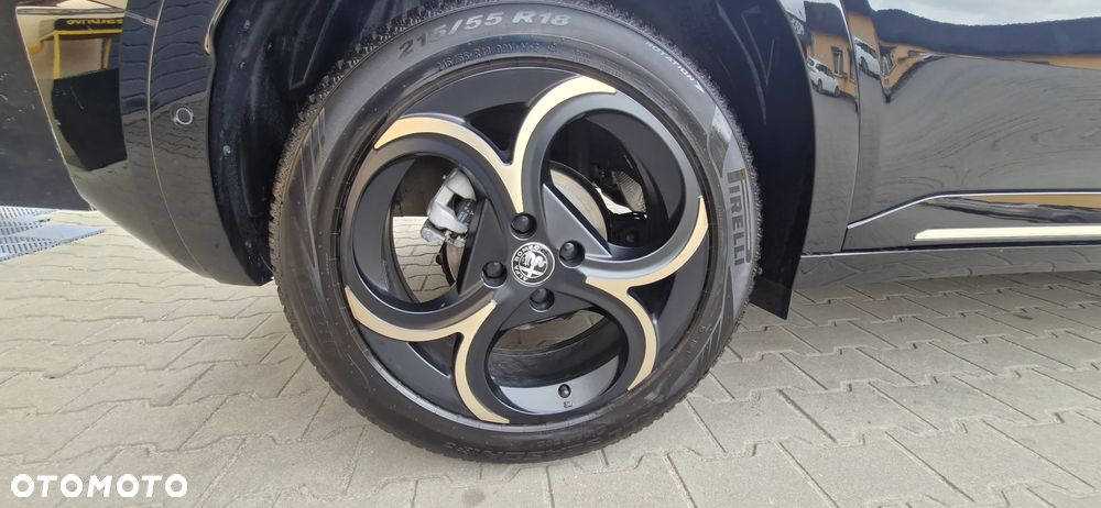 Alfa Romeo Junior 1.2 mHEV Ibrida Intensa eDCT - 10
