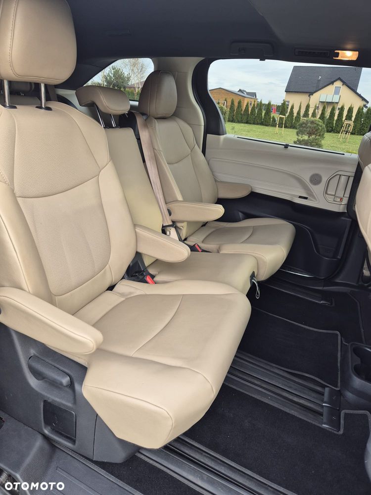 Toyota Sienna - 13