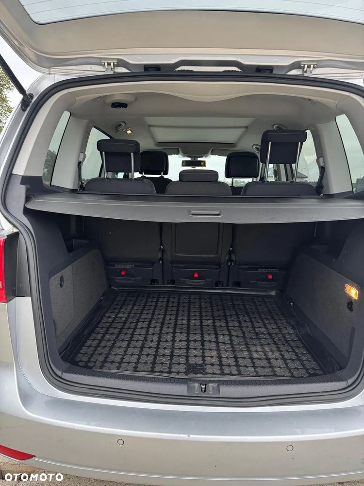 Volkswagen Touran - 17