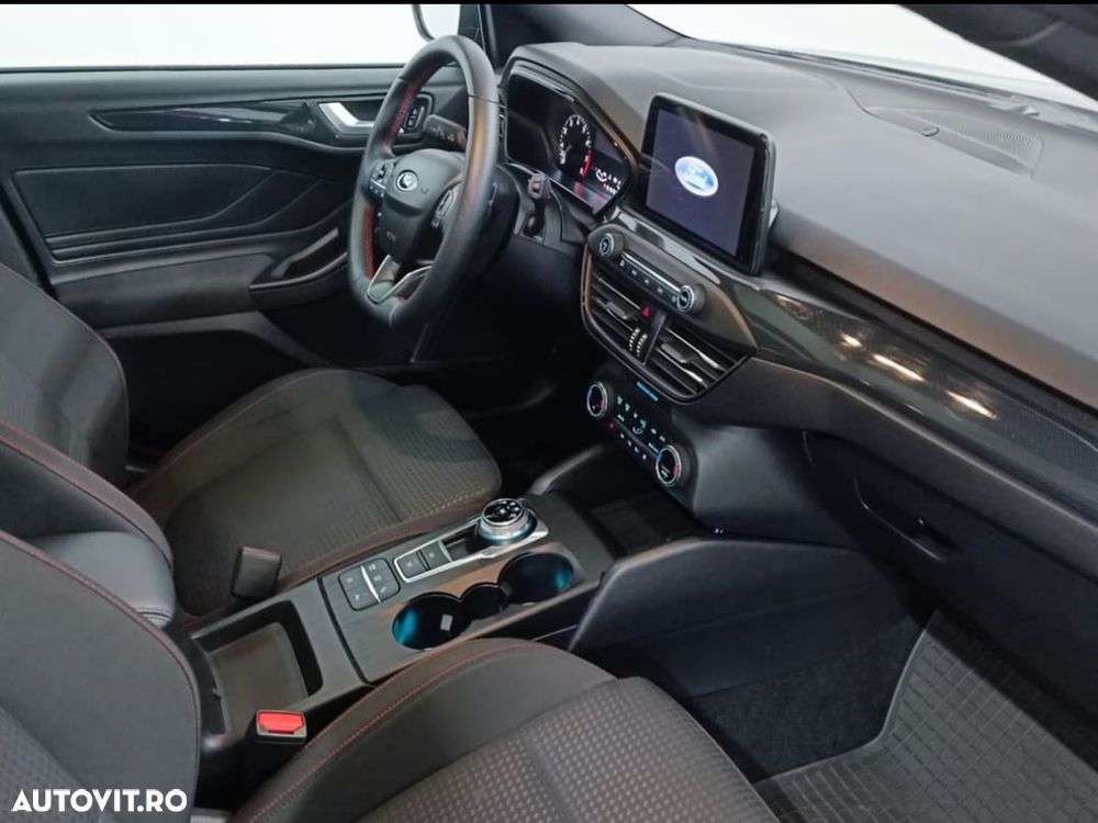Ford Focus 1.5 EcoBoost ST-Line - 12