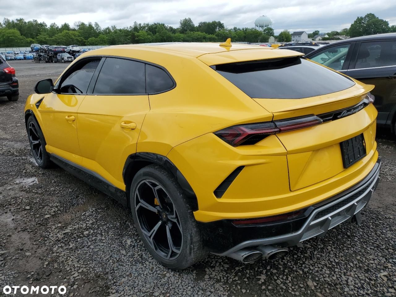 Lamborghini Urus Standard - 4