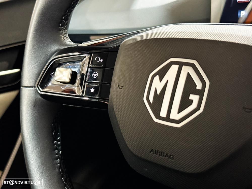 MG MG4 64 kWh Luxury - 39