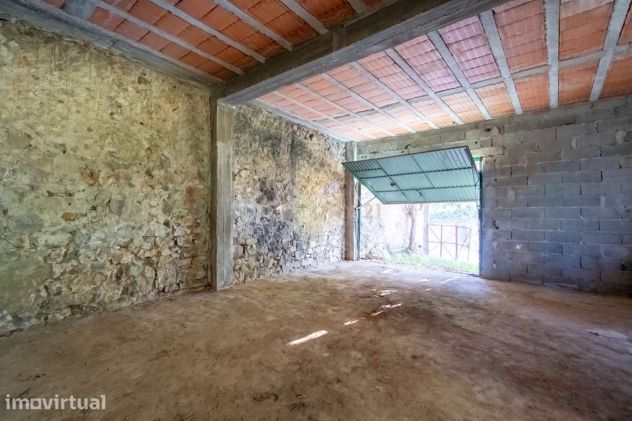 Oportunidade de Investimento em Miranda do Corvo: Espaço com Potencial - Grande imagem: 3/16