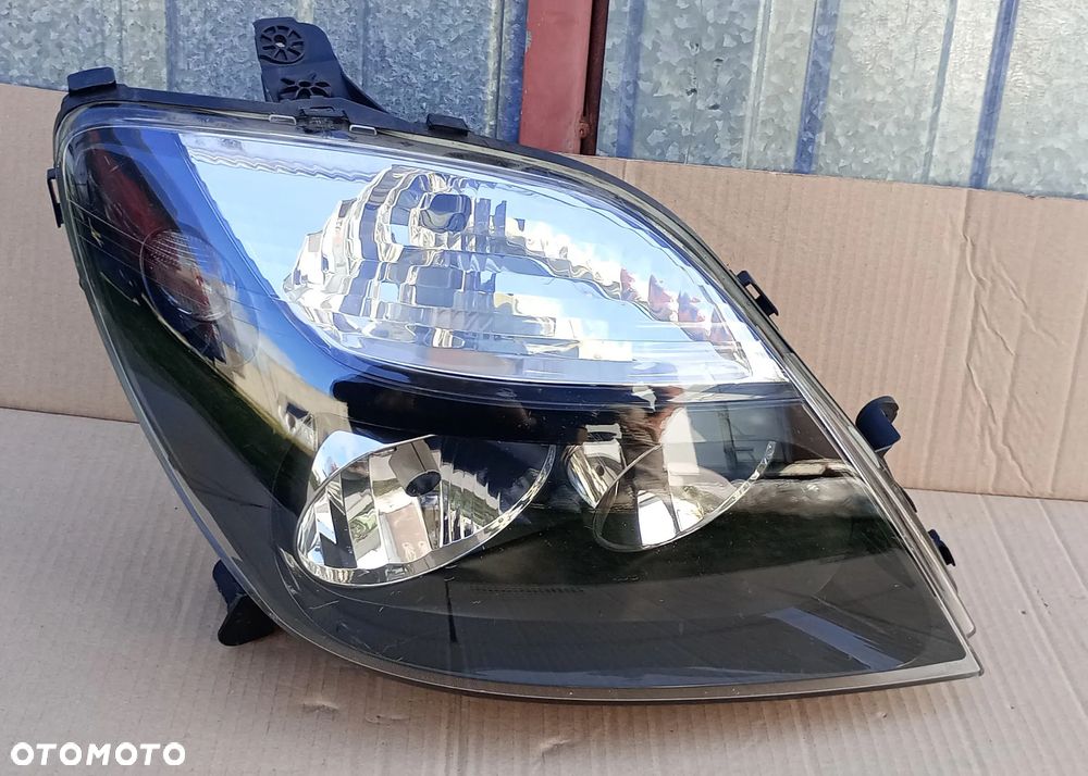 Reflektor prawy lampa prawa Renault Scenic I 1999- czarna - 1