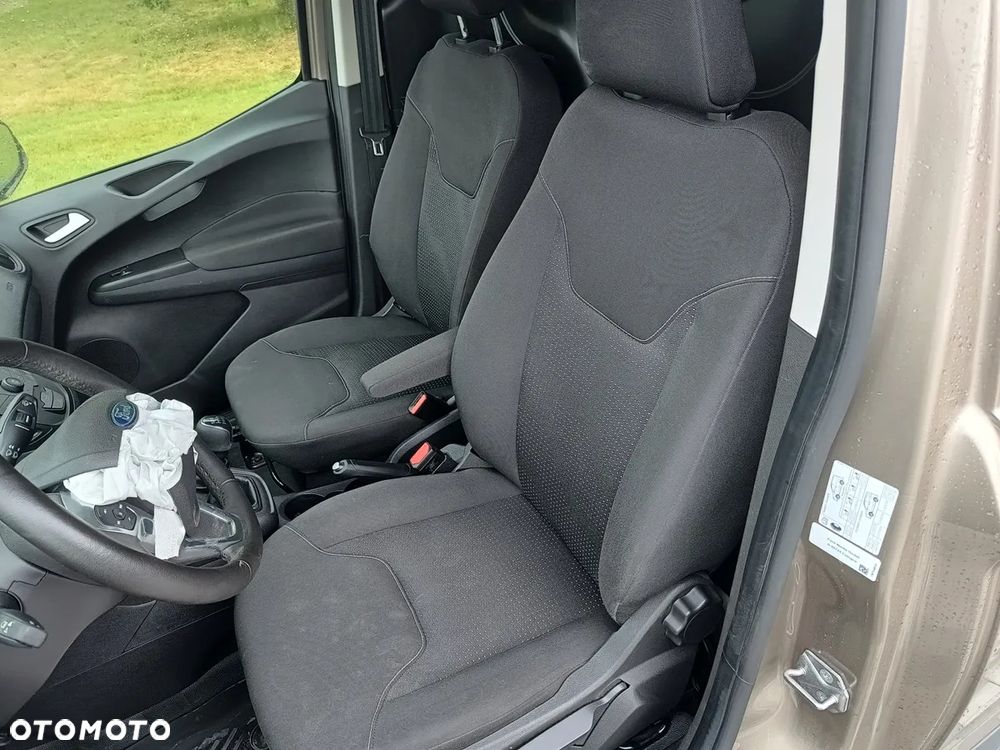 Ford Transit Courier - 10
