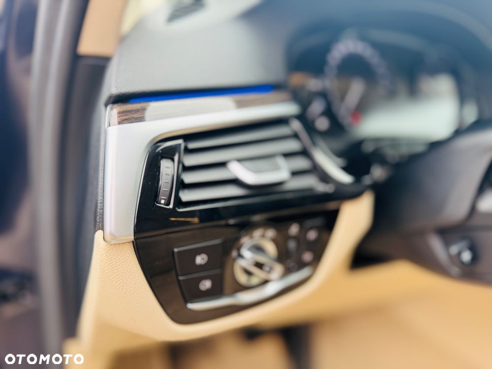 BMW Seria 5 520d Luxury Line sport - 17