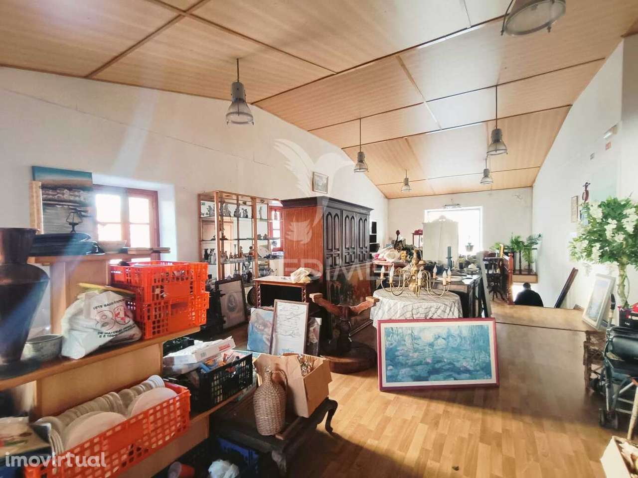 Prédio no centro de Caxarias - Grande imagem: 5/19