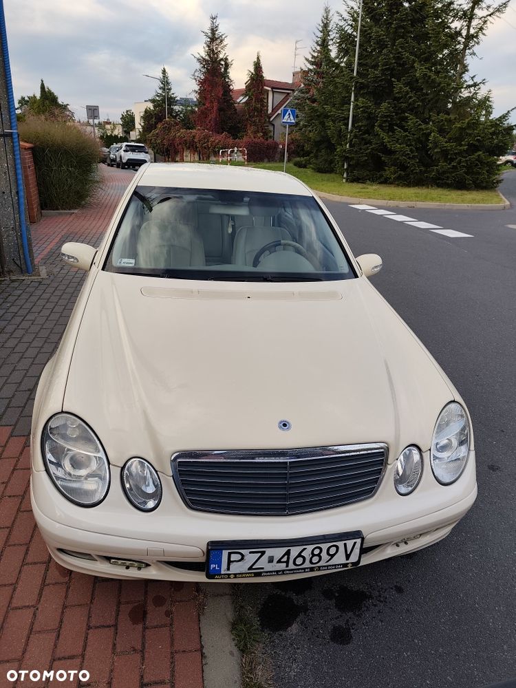 Mercedes-Benz E-Class 2004 photo 2