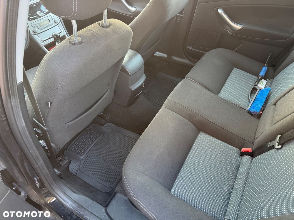 Ford Mondeo 2.0 TDCi Ambiente - 9