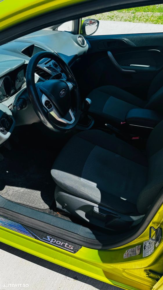 Ford Fiesta 1.6 TDCI DPF Ghia - 16