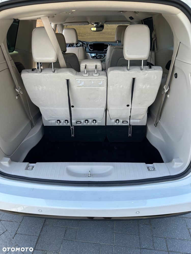 Chrysler Pacifica - 40