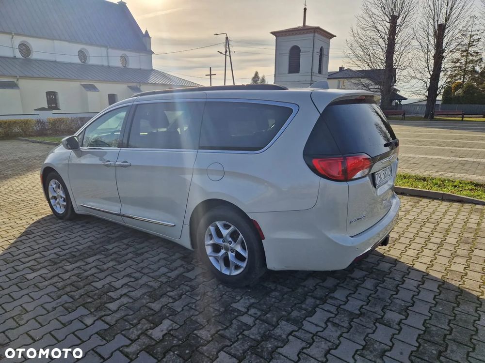 Chrysler Pacifica - 3