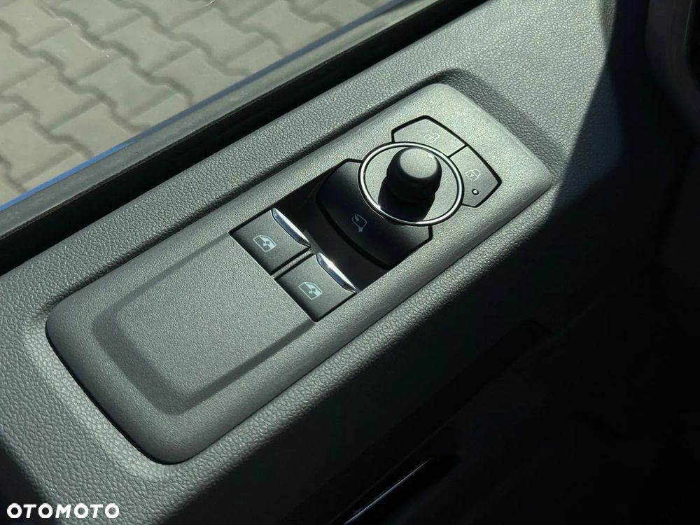 Volkswagen Caravelle - 23