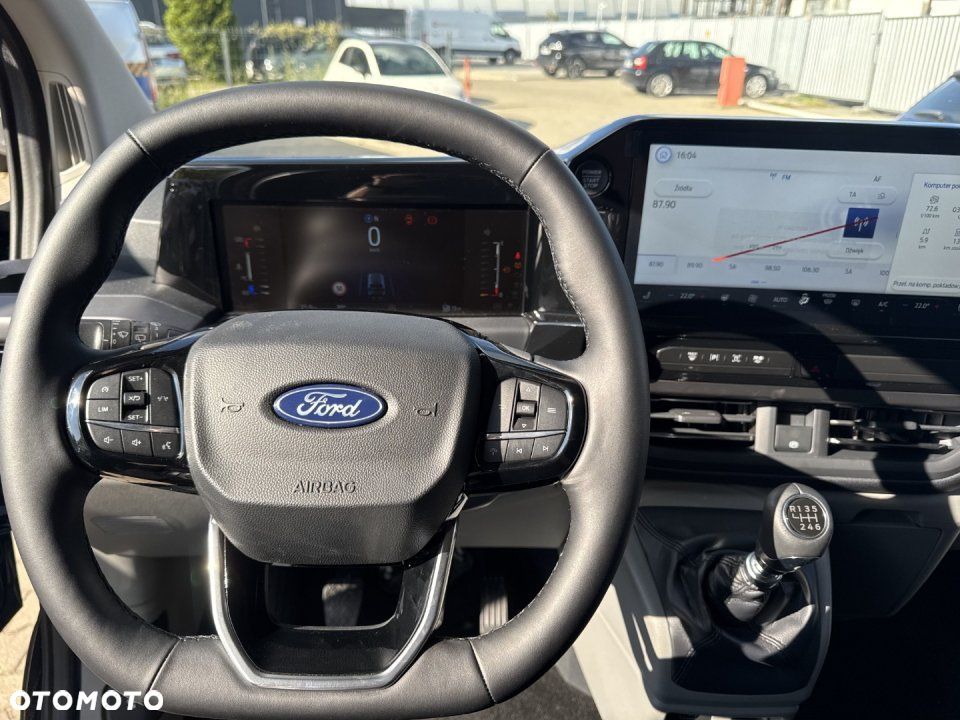 Ford Tourneo Custom - 13