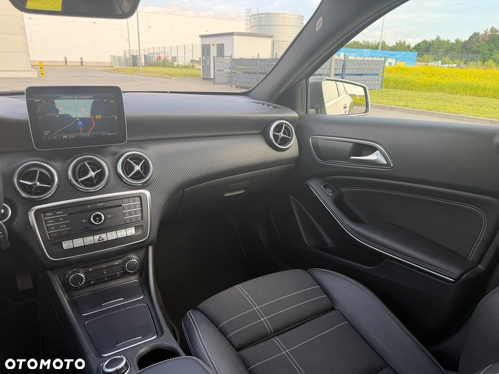 Mercedes-Benz Klasa A 180 7G-DCT Urban - 12