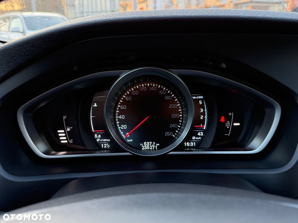 Volvo V40 D4 Drive-E Momentum - 29