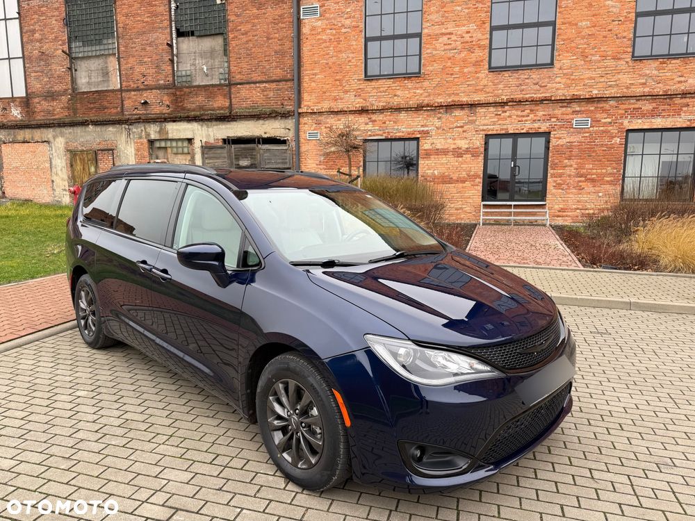 Chrysler Pacifica - 6