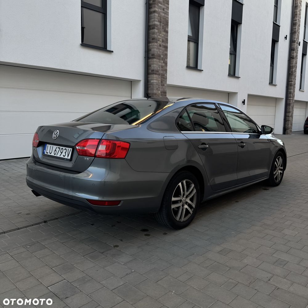 Volkswagen Jetta - 7