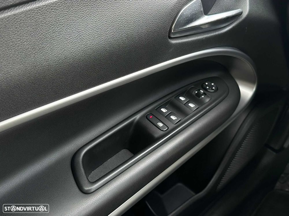 Jeep Avenger 1.2 GSE T3 Altitude - 10