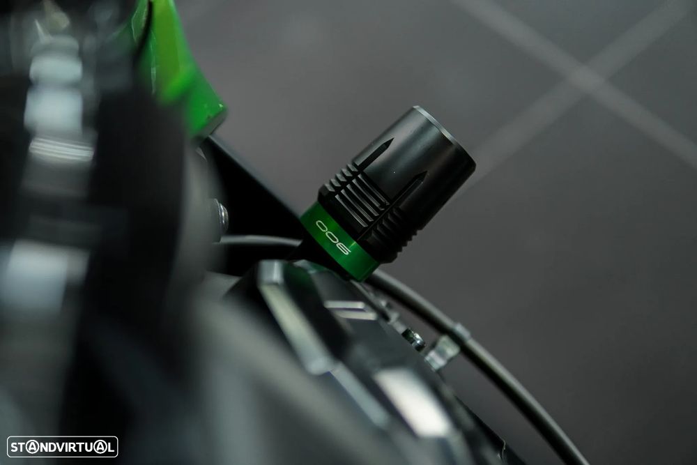 Kawasaki ZR 900 Akrapovic Full Titanium - 17