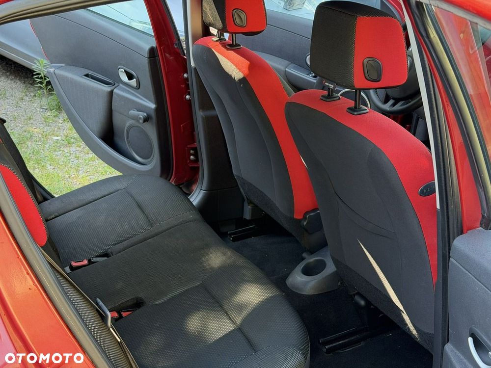 Renault Clio - 16