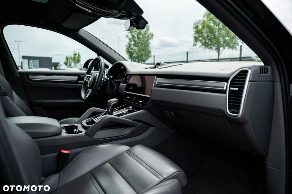Porsche Cayenne - 21